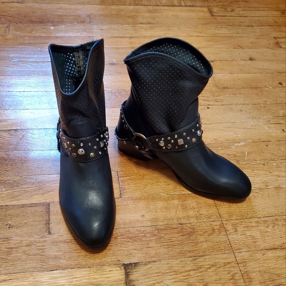 NWOT TWIGGY LONDON Black Leather Rhinestone Ankle Western Boots - Picture 7 of 10